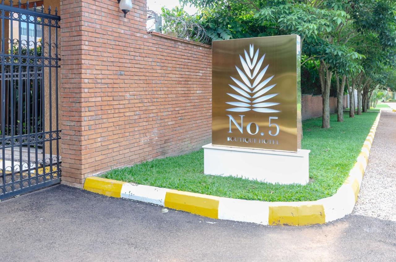 No 5 Boutique Hotel Limited 엔테베 외부 사진