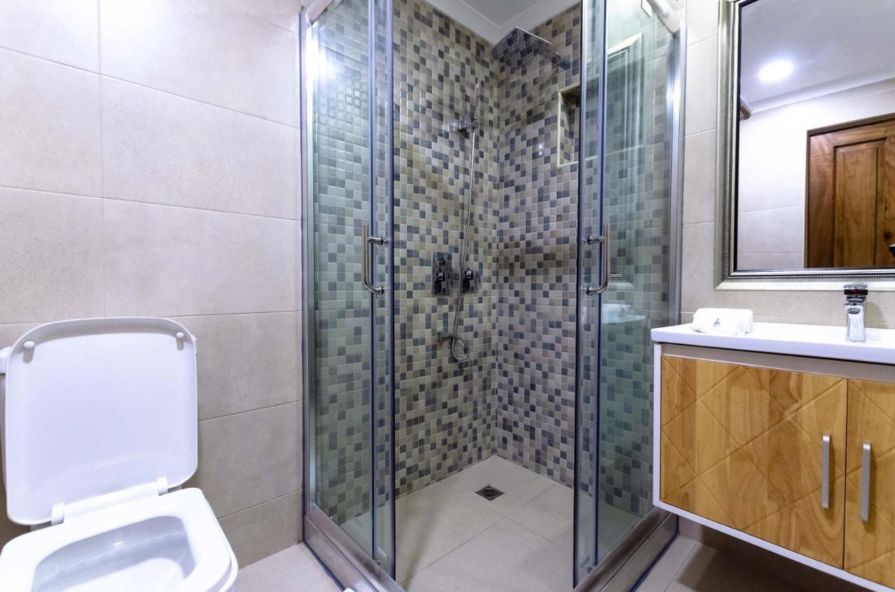 No 5 Boutique Hotel Limited 엔테베 외부 사진